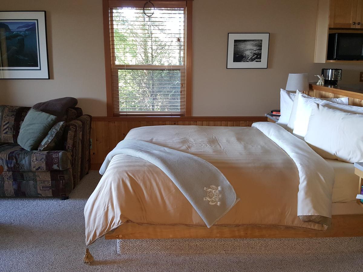 Reef Point Oceanfront Bed And Breakfast Ucluelet Exterior foto
