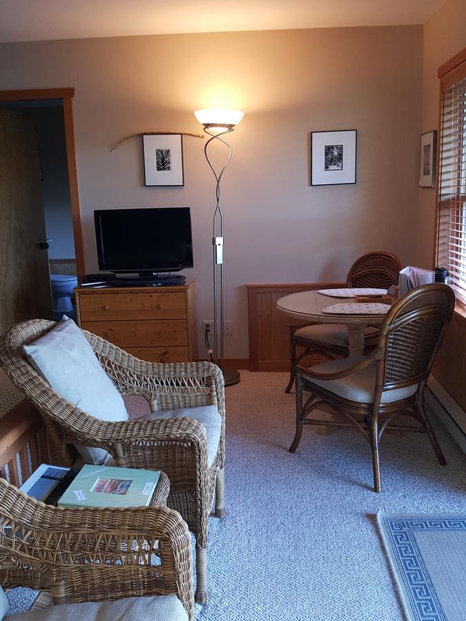 Reef Point Oceanfront Bed And Breakfast Ucluelet Exterior foto