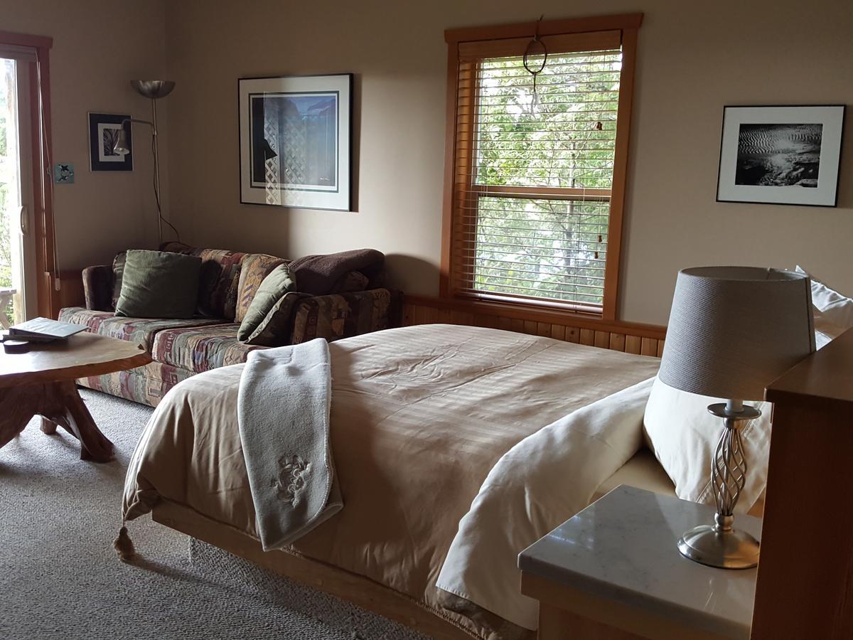 Reef Point Oceanfront Bed And Breakfast Ucluelet Exterior foto