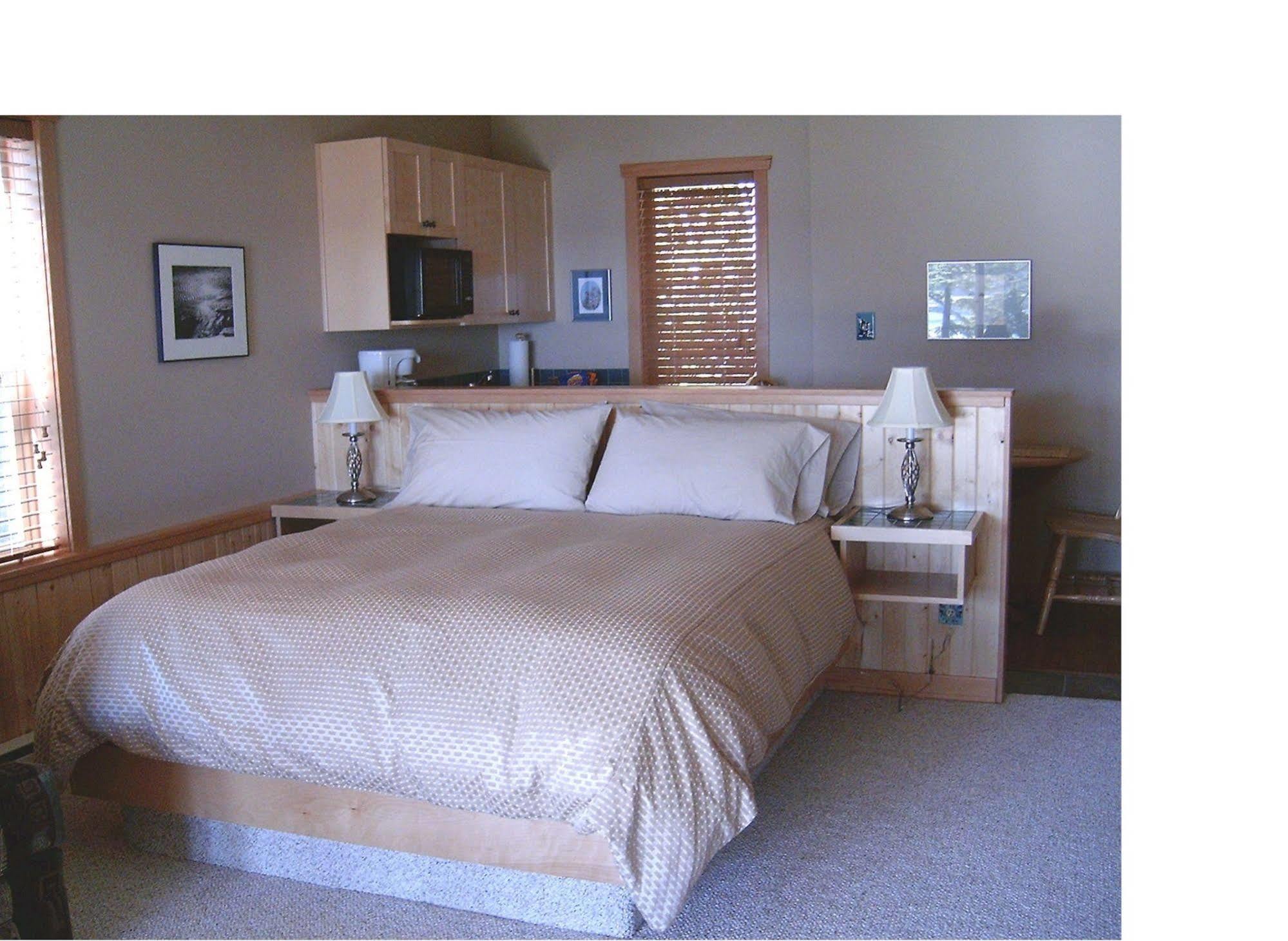 Reef Point Oceanfront Bed And Breakfast Ucluelet Exterior foto
