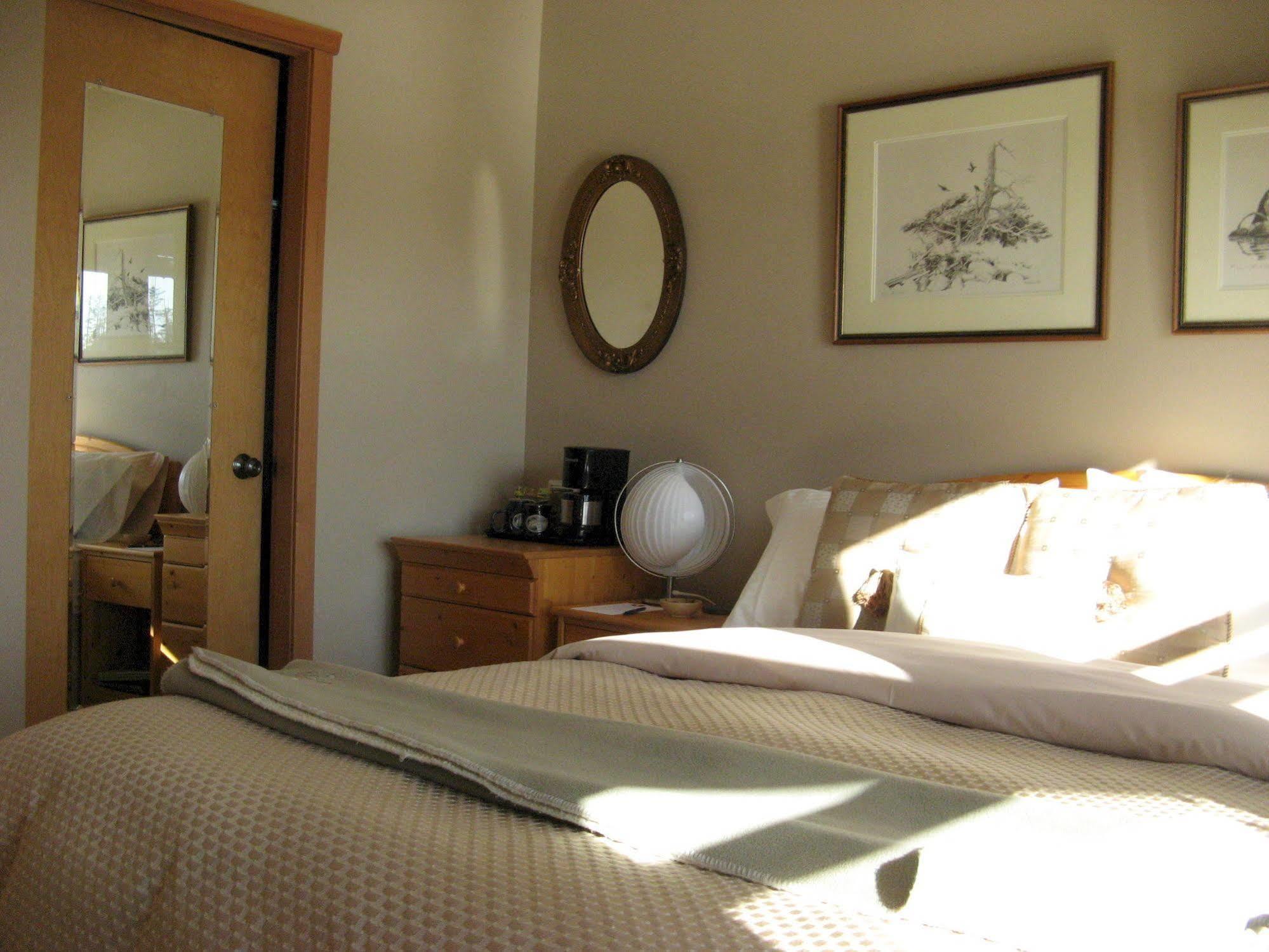 Reef Point Oceanfront Bed And Breakfast Ucluelet Exterior foto
