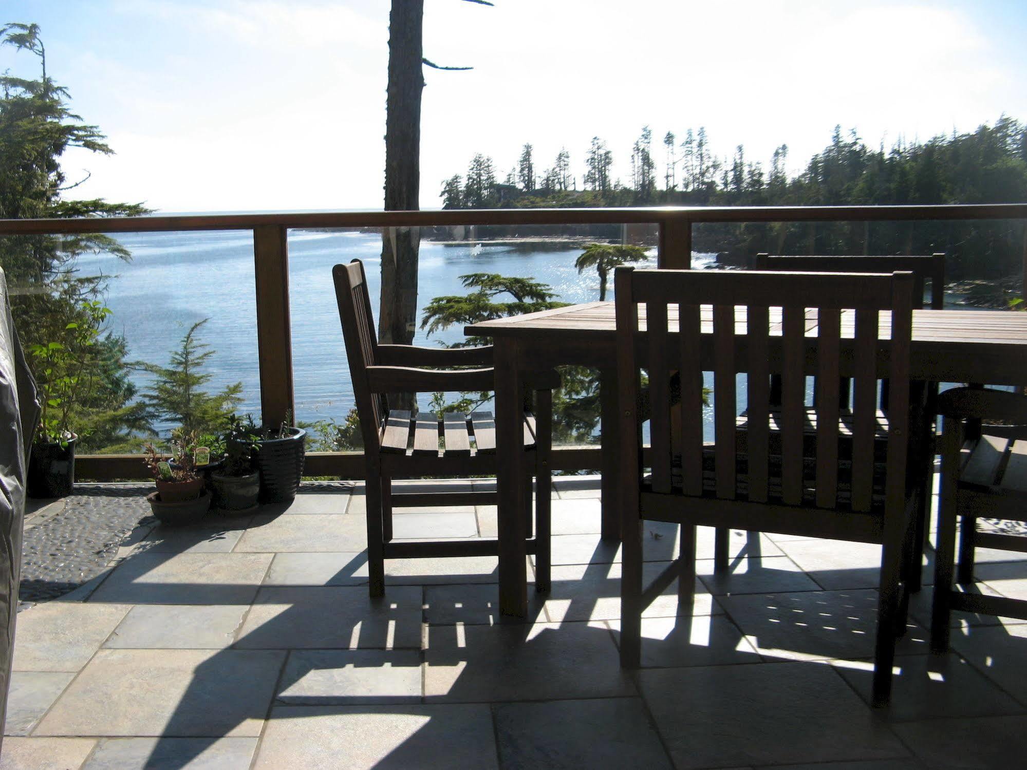 Reef Point Oceanfront Bed And Breakfast Ucluelet Exterior foto